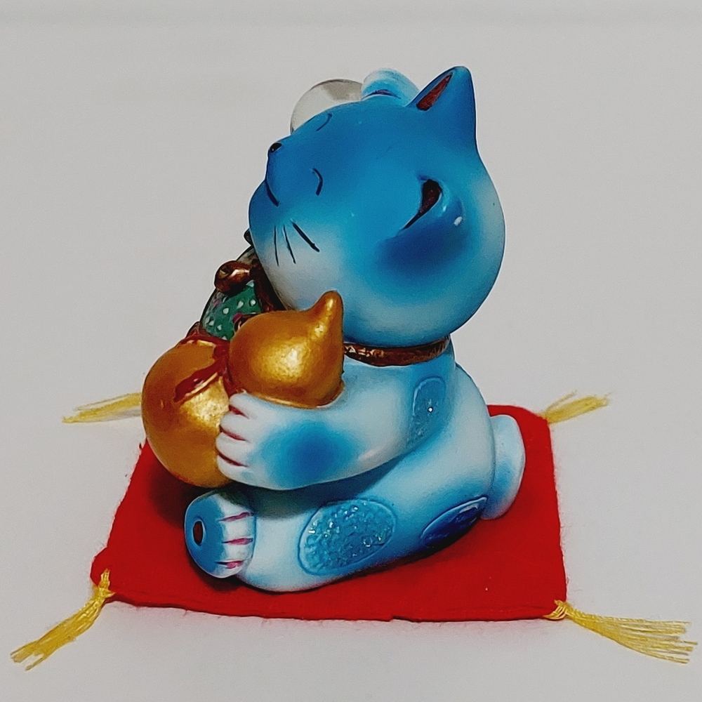 3" Blue Maneki Neko Cat Figurine Red Pillow Kao Miao Chuang Glass Ball Gourd - Picture 2 of 12